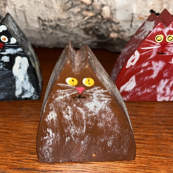 Folk art hand cut & painted wooden cats - Picture 3 of 13